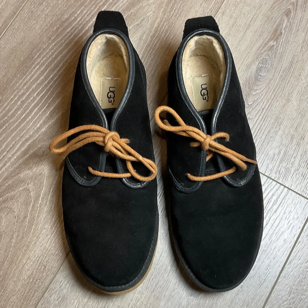 UGG Maksim Chukka Boot Black Suede  Size 10 Like New